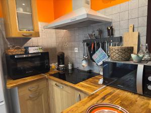 Petite maison sur jardin secret à 50 m de la Rue des teinturiers wifi gratuit