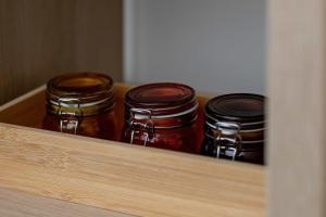 Cozy & Bright Apartment with Parking and Garden by Noclegi Renters