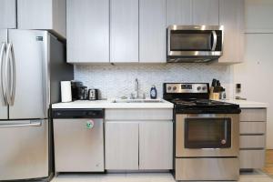 Bright & Spacious 2Bd Apartment in Prime Area