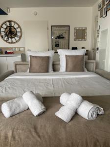 Q&R Renting - Appartement luxueux et Suites design- Parking AC Mer