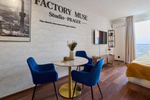 High-Sky O2 arena Apartment with garage parking and AC