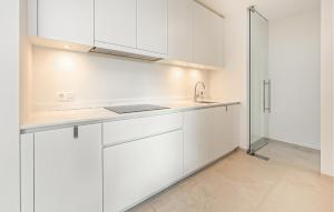 Cozy Apartment In Oostende With Harbor View