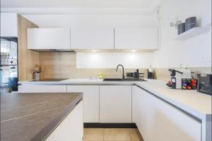 Q&R Renting - Appartement luxueux et Suites design- Parking AC Mer