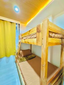 Baguio House 3 Floors 4 BR Free Parking