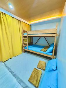 Baguio House 3 Floors 4 BR Free Parking