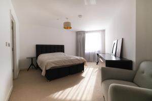 New! Modern 2BR with Balcony&Workspace, Canary Wharf