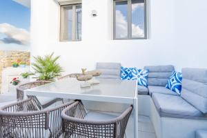 Eidolion Essence -Cycladic Villa with Private Plunge Pool for 10 Guests