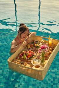 DeLaSea Ha Long Hotel - Modern Bayview Escape