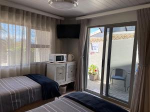 OceanBreeze50 Stylish Garden Route Stay in Central Mossel Bay