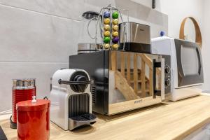 Duplex City Hag