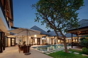 HUGE 9 BR, 10 BATHR Villa, Best Location near beach