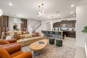 5 Bedrooms 45 Bathrooms Windsor Cay 1300Bi