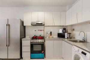 FIRST CLASS 1BR Canal & Burj Khalifa View