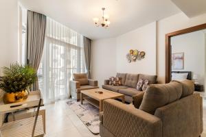 FIRST CLASS 1BR Canal & Burj Khalifa View