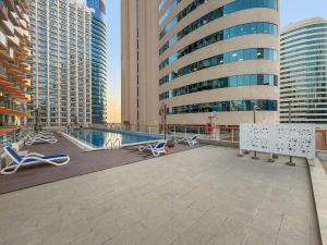 FIRST CLASS 1BR Canal & Burj Khalifa View