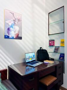 Gems House 3- BigWindows & An AiryRooftop Retreat