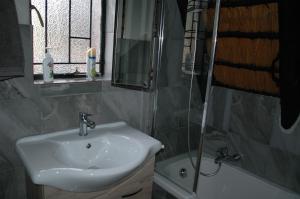 Iketla-Riverfront Chalet in Magaliesberg Biosphere