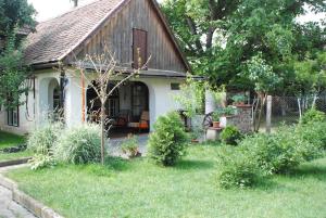 Saxon house&garden - half villa