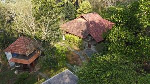 IRU Homes - Private Family Stay with Pool