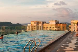 Firework Oceanview Private Residence with Skypool & Gym