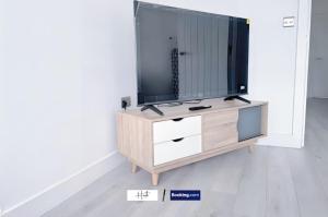 Trendy 2 Bedroom Apartment With Parking, Games, Free WiFi By Hush Haven Homes Short Lets and Serviced Accommodation