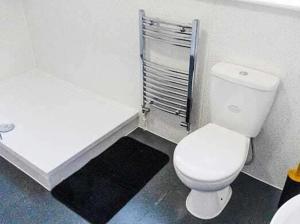 House - Sleeps 5 - Train Station 15 mins walk