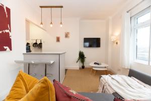 One Bedroom Flat Near Ladbroke Grove Station - Pass the Keys