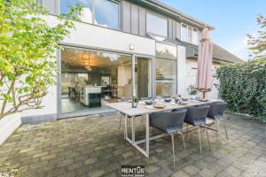 Villa Pippa - house on a short walk from the beach