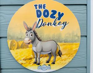 The Dozy Donkey Farm Stay Shepherd Hut