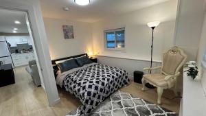 2BR Garden Suite- Private Yard & EV Charger near Grouse Mountain & Trails