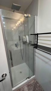2BR Garden Suite- Private Yard & EV Charger near Grouse Mountain & Trails