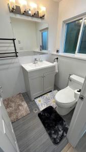 2BR Garden Suite- Private Yard & EV Charger near Grouse Mountain & Trails