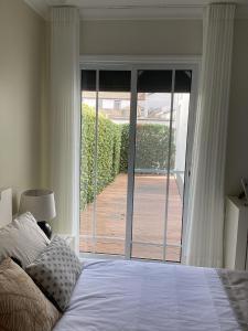 Modern room (with deck)