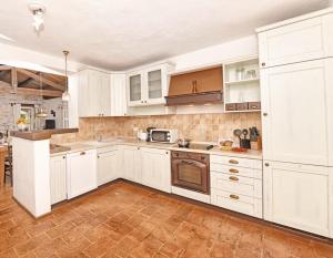 Villa Camelina with Saltwater Pool