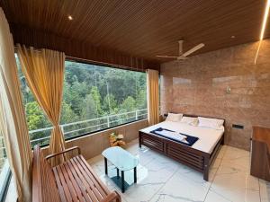 Serene Mountains Munnar - Glass Villa