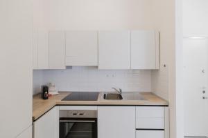 GoHost - Tacito Modern Retreat