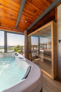 Hilltop Spa House - Sauna, Jacuzzi & Nature Views by Destination GREEN Croatia