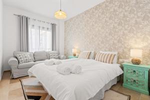 Bright apartment next to the beach