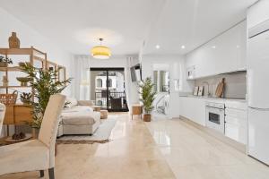 Bright apartment next to the beach