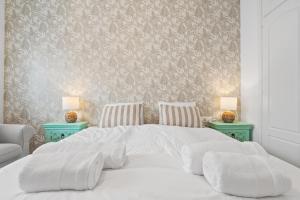 Bright apartment next to the beach