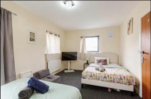 The Hive, Large Private Room, East London,Transport Links, Parking