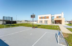 Awesome Home In Policnik