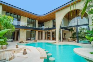 Luxury 6BR Tropical Villa with Beach Club Pool