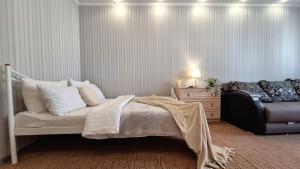 Велике ліжечко на Садовому. Мережа Alex Apartments. Цілодобове безконтактне заселення