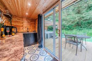 Cadnam Cottage with Private Hot Tub, New Forest