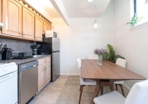 Amazing Furnished 1 BR Midtown West