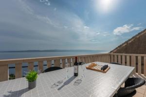 Apartment Brela Seaview with Swimming Pool