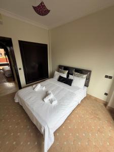 3 BDRM Villa Garden & Pool Front