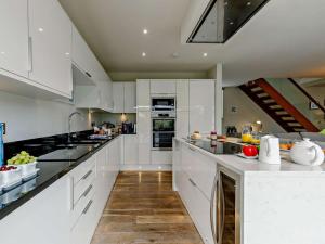 3 Bed in St. Austell oc-43257