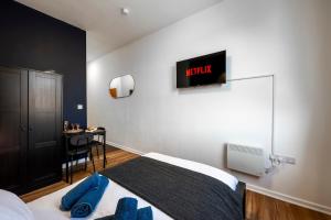 Private Studio · City Access · Sleeps 2